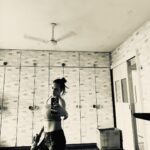 Esha Deol Instagram - & I see it slowly but surely 💪🏼🧿 “No pain no gain” is our fitness mantra है ना मेरे @fitnesswithsatya #keepgoing #keeptrying #stayfit #abs #absworkout #eshadeol #gratitude 🧿♥️