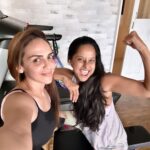 Esha Deol Instagram - These days our hangouts are workouts.. when ur bff is in town you become her trainer 💪🏼♥️🧿🤗 @chefchinuvaze I hope ur sore tomorrow 🤣🙌🏻 #workitbaby #bff #workout #fitnessmotivation #gratitude ♥️🧿