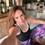 Esha Deol Instagram - आज का workout किया आपने ? 💪🏼♥️🧿♥️♥️ #tuesdaymotivation #mornings #workout #goforit #stayfit #gratitude ♥️🧿