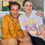 Esha Deol Instagram - Love , happiness , good health & strength to all from our family to yours ♥️♥️🧿👍🏼😊🙏🏼 #happydiwali #happynewyear #family #friends #love #gratitude ♥️🧿