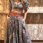 Esha Deol Instagram - Look for tonight 🌟💥 Diwali nights 🪔🪔 HMU @tulsi5solanki @fatima_dsouza Outfit @rockystarofficial #diwali #diwaliparty #diwalinights #indianoutfit #glam #gratitude ♥️🧿
