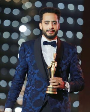Essam Elsakka Instagram - الحمد لله .. جائزة افضل ممثل دور ثاني بالتصويت الجماهيري ….#مهرجان_القاهرة_للدراما  #cairodramafestival