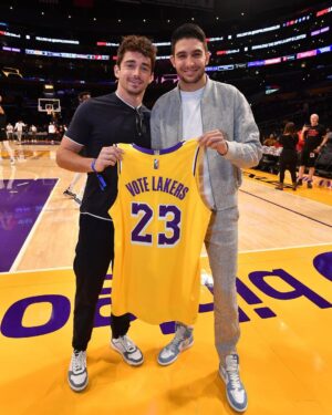 Esteban Ocon Instagram - That was cool 🏀 @kingjames
