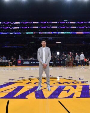 Esteban Ocon Instagram - That was cool 🏀 @kingjames