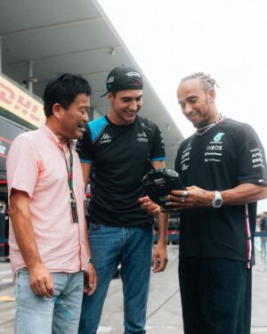 Esteban Ocon Instagram - That was fun 🎮 bringing back memories of when we were kids! thx @lewishamilton 🙏🏼