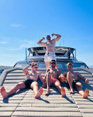 Esteban Ocon Instagram - ☀️🏝️🛥️😎🌊🤿 🎉