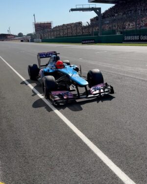 Esteban Ocon Instagram - Expérience IRRÉELLE !!! 🤯 Une des ambiances les plus incroyables de toute de ma vie !! Le public français est vraiment le meilleur 🇫🇷 Félicitations à tous les pilotes pour votre parcours pour en arriver là, vous êtes toutes et tous des légendes!! Fier aussi d’avoir assisté à la super victoire de mon poto @depielof1 et la team @alpinecars ! Et bien sûr un grand bravo à @xsqueezie et à toute l'équipe du @gp_explorer pour cette journée inoubliable. MERCI MERCI MERCI 💙🤍❤️