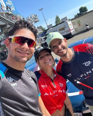 Esteban Ocon Instagram - Expérience IRRÉELLE !!! 🤯 Une des ambiances les plus incroyables de toute de ma vie !! Le public français est vraiment le meilleur 🇫🇷 Félicitations à tous les pilotes pour votre parcours pour en arriver là, vous êtes toutes et tous des légendes!! Fier aussi d’avoir assisté à la super victoire de mon poto @depielof1 et la team @alpinecars ! Et bien sûr un grand bravo à @xsqueezie et à toute l'équipe du @gp_explorer pour cette journée inoubliable. MERCI MERCI MERCI 💙🤍❤️