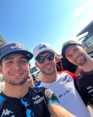 Esteban Ocon Instagram - Expérience IRRÉELLE !!! 🤯 Une des ambiances les plus incroyables de toute de ma vie !! Le public français est vraiment le meilleur 🇫🇷 Félicitations à tous les pilotes pour votre parcours pour en arriver là, vous êtes toutes et tous des légendes!! Fier aussi d’avoir assisté à la super victoire de mon poto @depielof1 et la team @alpinecars ! Et bien sûr un grand bravo à @xsqueezie et à toute l'équipe du @gp_explorer pour cette journée inoubliable. MERCI MERCI MERCI 💙🤍❤️