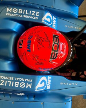 Esteban Ocon Instagram - Expérience IRRÉELLE !!! 🤯 Une des ambiances les plus incroyables de toute de ma vie !! Le public français est vraiment le meilleur 🇫🇷 Félicitations à tous les pilotes pour votre parcours pour en arriver là, vous êtes toutes et tous des légendes!! Fier aussi d’avoir assisté à la super victoire de mon poto @depielof1 et la team @alpinecars ! Et bien sûr un grand bravo à @xsqueezie et à toute l'équipe du @gp_explorer pour cette journée inoubliable. MERCI MERCI MERCI 💙🤍❤️