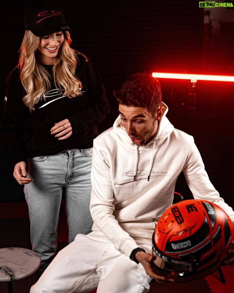 Esteban Ocon Instagram - convinced the fam to help me out for this one 😍📸 new collection out now!! Link in bio 🙏🏼