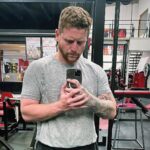 Ethan Payne Instagram - dad bod diary entry 1 @gymshark retake grey tee 🦈 you can shop the Gymshark sale from 9am on the 26th of May & get up to 60% off, use the link in my bio now 🔥 London, United Kingdom