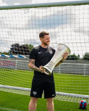 Ethan Payne Instagram - cannot believe I had the privilege of holding our European trophy, thank you @westham ⚒️

new @sidemen video is out right now 📌