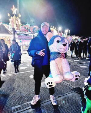 Ethan Payne Instagram - boyfriend duties fulfilled ❄️🎁🐕