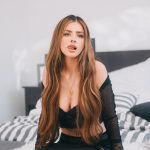 Eugenia Suárez Instagram - Ahí viene el que te gusta, actúa normal 😂 Gracias por el amor que le están dando a #pasatiempo 😈🔥❤️