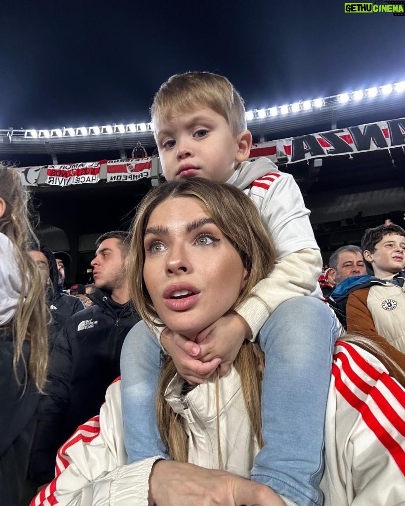 Eugenia Suárez Instagram - RIVER CAMPEÓN 🫀🫀 Monumental River Plate