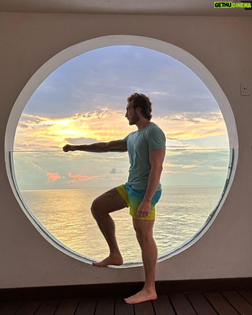 Eugenio Siller Instagram - The Circle of Life … ⭕ ☀ ☁ 🌊 The Westin Cozumel