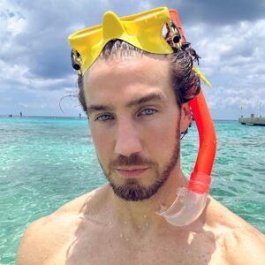 Eugenio Siller Instagram - Trying to find a mermaid under the sea … 🧜‍♀️ 🌊

@thewestincozumel