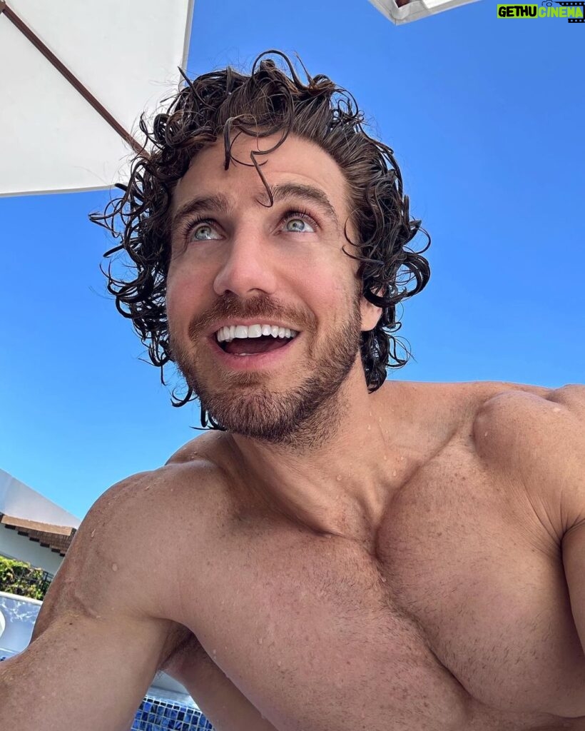 Eugenio Siller Instagram - It takes 65 muscles to frown and 13 to make a smile. Why work overtime? The St. Regis Kanai Resort, Riviera Maya