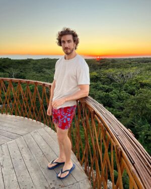 Eugenio Siller Instagram - Sunset Hunter / Cazador de atardeceres 🌅 

@yucatanturismo 
@destinomiomx