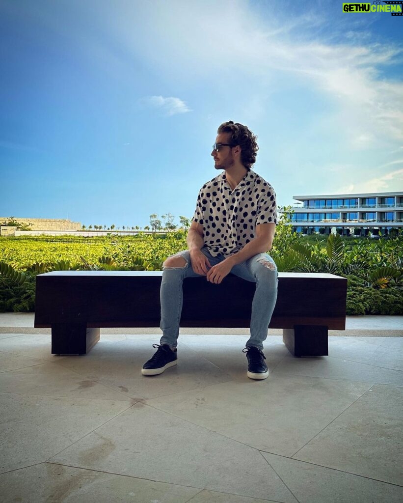 Eugenio Siller Instagram - Much needed vacation !!! So happy to be here 😊 @stregiskanairesort The St. Regis Kanai Resort, Riviera Maya