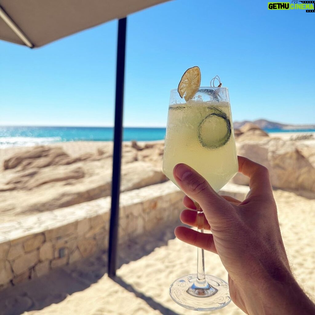 Eugenio Siller Instagram - Mezcalita contest on the beach 🍹 @solazresortloscabos #SolazIsWarmingUp #BeWithUs #OnceInALifetimeHoliday Solaz, A Luxury Collection Resort, Los Cabos