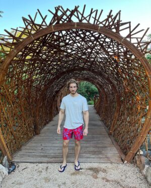 Eugenio Siller Instagram - Sunset Hunter / Cazador de atardeceres 🌅 

@yucatanturismo 
@destinomiomx