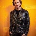 Eugenio Siller Instagram - #AD • Yellow Carpet • No importa qué tan lento avances siempre y cuando no te detengas … #Keepwalking Gracias @johnniewalkermx por una noche espectacular !!! PR: @marthitacarrillo Total look: @secoricardo 🥾: @balenciaga Mexico City, Mexico