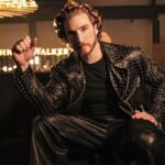 Eugenio Siller Instagram - #AD • Yellow Carpet • No importa qué tan lento avances siempre y cuando no te detengas … #Keepwalking Gracias @johnniewalkermx por una noche espectacular !!! PR: @marthitacarrillo Total look: @secoricardo 🥾: @balenciaga Mexico City, Mexico