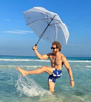 Eugenio Siller Instagram - Under my umbrella ella eh eh ⛱️ ☀️ 🌴 

@liveaquacancun 
#aqualover
#aquacancun