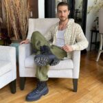 Eugenio Siller Instagram - Hoy entrevista con @marapatriciacastaneda a la 7pm México !!! Que placer !!! Styling 👕: @gerardangulo Outfit: @zegnaofficial 🥾: @ferragamo 👕: @sandroparis Mexico City, Mexico