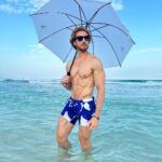 Eugenio Siller Instagram – Under my umbrella ella eh eh ⛱️ ☀️ 🌴 

@liveaquacancun 
#aqualover
#aquacancun Live Aqua Beach Resort Cancun