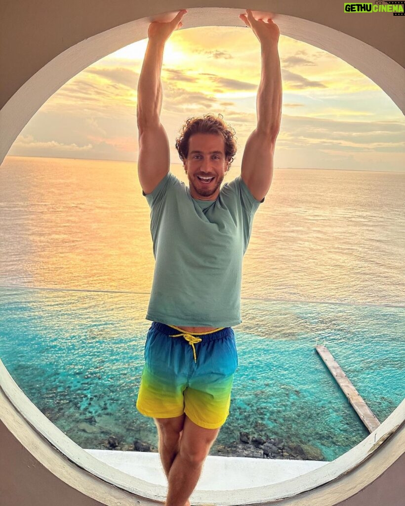 Eugenio Siller Instagram - The Circle of Life … ⭕ ☀ ☁ 🌊 The Westin Cozumel