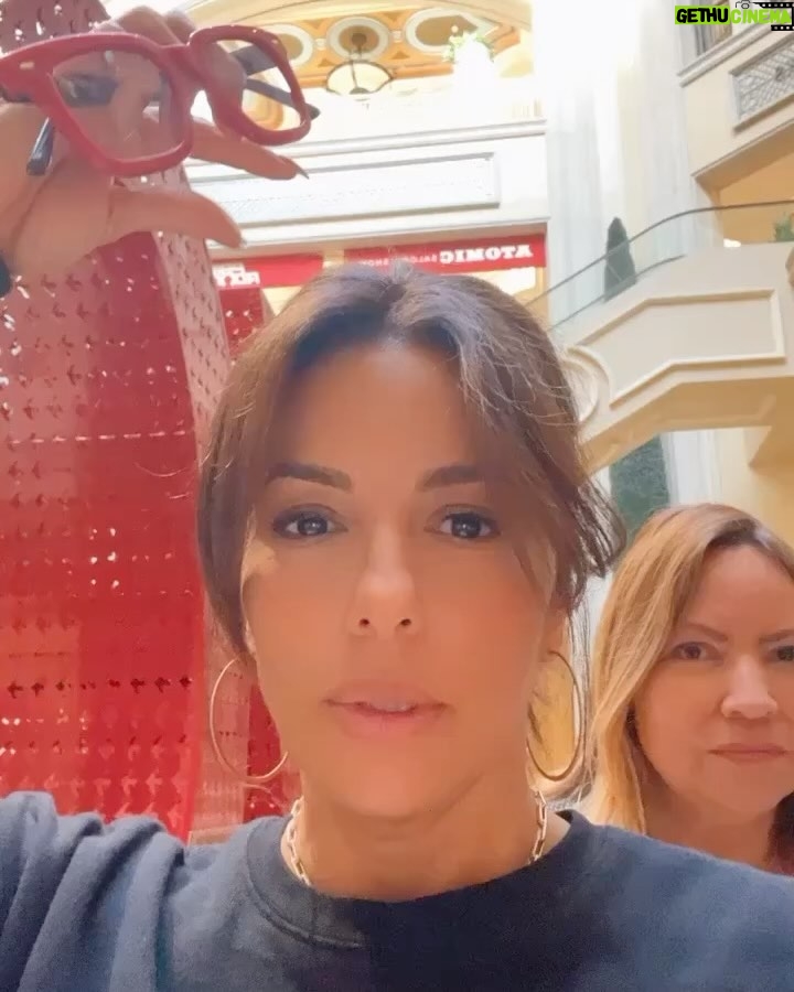 Eva Longoria Instagram - Weekend getaway to Vegas to celebrate my sisters birthday! Thank you so much @venetianvegas for making it so special🎲 The Venetian | Palazzo Resorts