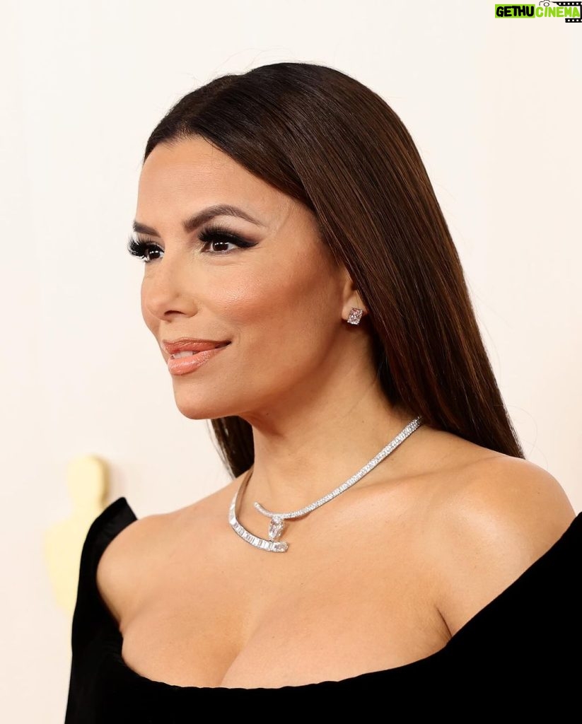 Eva Longoria Instagram - 96th Academy Awards 💫 @stylememaeve @kenpaves @beautybyelan @nail_sunny