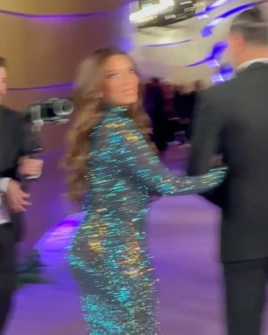 Eva Longoria Instagram - Thank you so much Joy Awards for the recognition of @flaminhotmovie 🔥 What a beautiful night celebrating artists from around the world! Honored to share the stage with Anthony Hopkins, Kevin Costner and Jean Reno!! Be still my heart! #JoyAwards @riyadhseason 

@stylememaeve 
@beautybyelan 
@jayb.hair