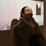 Eva Marisol Gutowski Instagram - Absorbing spiritual energy from oil paintings = oilsynthesis? 🧐