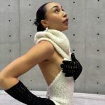 Eva Marisol Gutowski Instagram - Absorbing spiritual energy from oil paintings = oilsynthesis? 🧐