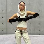 Eva Marisol Gutowski Instagram - Absorbing spiritual energy from oil paintings = oilsynthesis? 🧐
