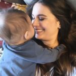 Evelyn Sharma Instagram - Obsessed 💖👼🏻 #smoochies #motherhood #momlife #twoundertwo