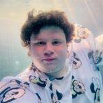 Evgeniy Kulik Instagram - Я не так часто выкладываю фотки, просто мне не по кайфу фотографироваться, да и особо не умею! Но сегодня я забубёнил такое селфи под водой и понял, что возможно в недалёком будущем фотографы уже и не нужны будут 🤔 каждый сможет сам себя круто сфотографировать ! Что думаете? Крутая фотка или туфта? 😇