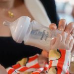 Ezgi Mola Instagram - Doymuyor hayatım napiim 🍼 Philips Avent Doğal Tepkili biberon anne memesi gibi çalışarak bebeğin kendi emme ritmini destekler. @philipsaventtr #işbirliği