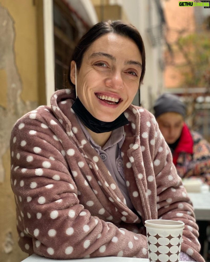 Ezgi Mola Instagram - @mervedizdar doğdu bu gün !! İyi ki doğdun Merve’m melek kalplim , iyi ki varsın.. Birlikte nice güzel yıllara arkadaşım💖🧿