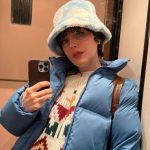 Ezgi Mola Instagram - 1- Şimdi ben 2- Dün sette 3- Justin Bieber 4- Filtre severim 5- #klişefotolarındevamıgelecek bilen bilir 6- Saçımı kestiğim sahneden 20 dakika sonra İbo’m ve ben 7- Sevgi Ablanın bana ördüğü berem ve ben( hesabı varsa eklerim ama satmıyor, hediye😍) 8- Merve’yle Erşan ekibiyle buluşmaya 9-Sevgi abla baya iyi bere örüyor😍😁🥰 10- İbrahim ve Yasemin beni çok mutlu ediyor 💘 Hepsini okudunuz mu ya 😍 eğer buraya kadar okuduysanız bu 🤍✨🍀🌸 bunlar da benden size ! Bu postu 10 arkadaşına yoll …………………. Djddjjddjdjdjdj