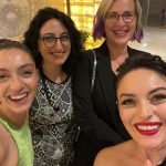 Ezgi Mola Instagram - Magazin Gazetecileri Derneğine dün akşam hazırladıkları güzel gece ve kıymetli ödüllerimiz için çok teşekkür ederim. @masumlarapartmani ekibi sizi seviyorum ! Daha nice güzel günlere, hep birlikte…