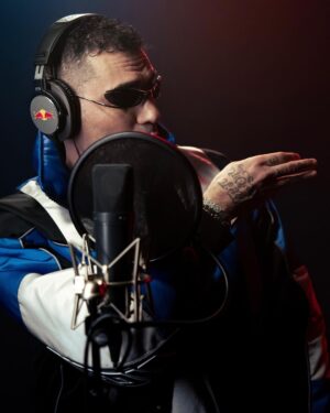 Fabio Bartolo Rizzo Instagram - L’ho fatto di nuovo, di nuovo. 64 BARRE DI DELIRIO con il supremo @thasup . Fuori domani alle 18:00 sul canale YouTube di @redbullitalia