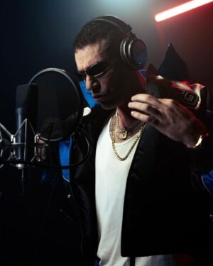 Fabio Bartolo Rizzo Instagram - L’ho fatto di nuovo, di nuovo. 64 BARRE DI DELIRIO con il supremo @thasup . Fuori domani alle 18:00 sul canale YouTube di @redbullitalia