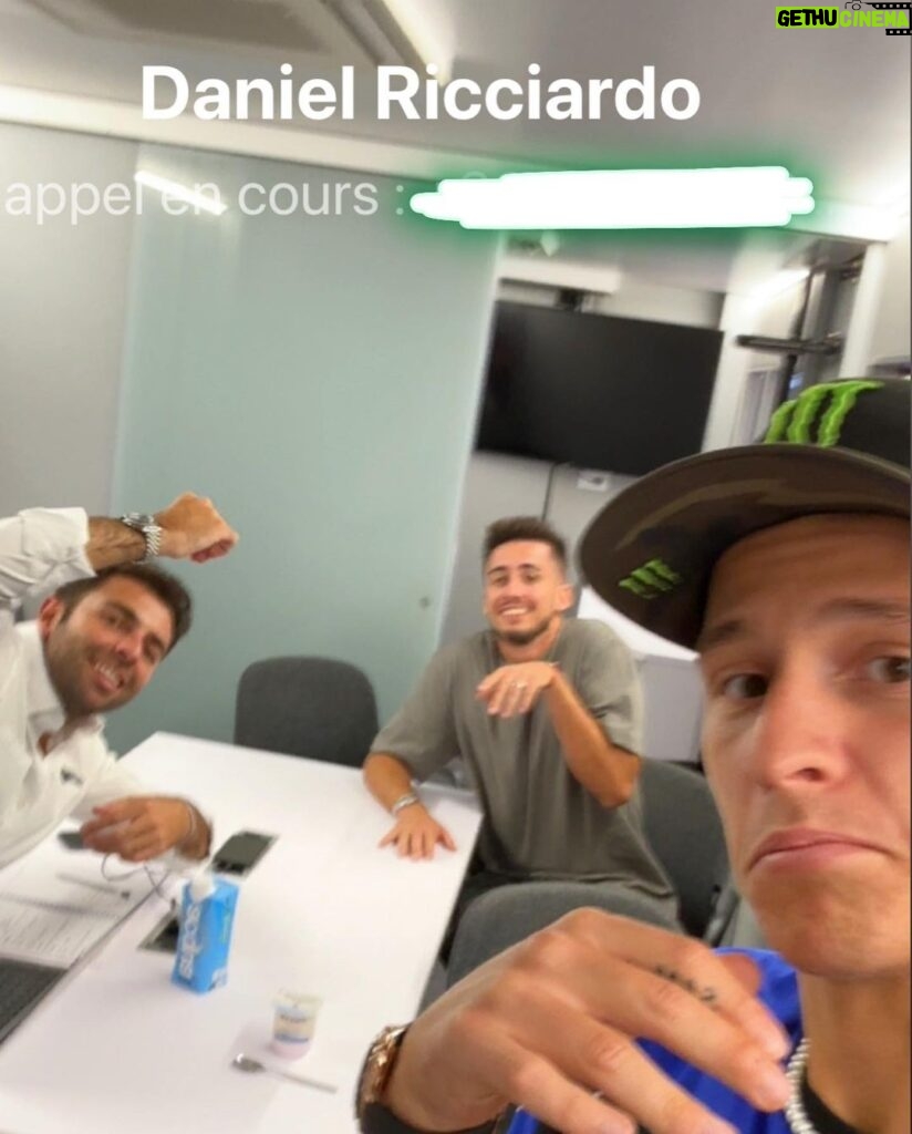 Fabio Quartararo Instagram - 🇮🇹 DUMPPP - 🙂 - Calling DR3 🤌 - Meeting 🤓 - Fan boy - Willy’s birthday routine 🎂 - Tommy Sannnn ! - When she’s home alone 🌪️💨😆 - Be happy ! ✌🏼 - Braking in turn 1 - 🐢 Misano World Circuit