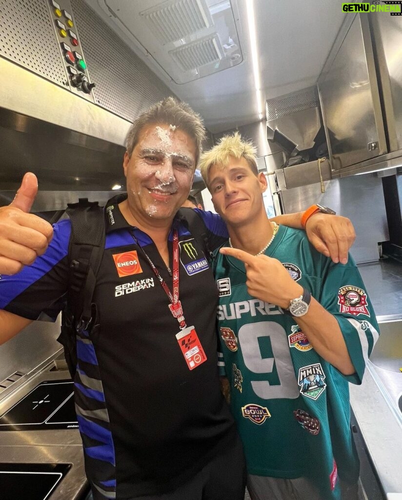 Fabio Quartararo Instagram - 🇮🇹 DUMPPP - 🙂 - Calling DR3 🤌 - Meeting 🤓 - Fan boy - Willy’s birthday routine 🎂 - Tommy Sannnn ! - When she’s home alone 🌪️💨😆 - Be happy ! ✌🏼 - Braking in turn 1 - 🐢 Misano World Circuit