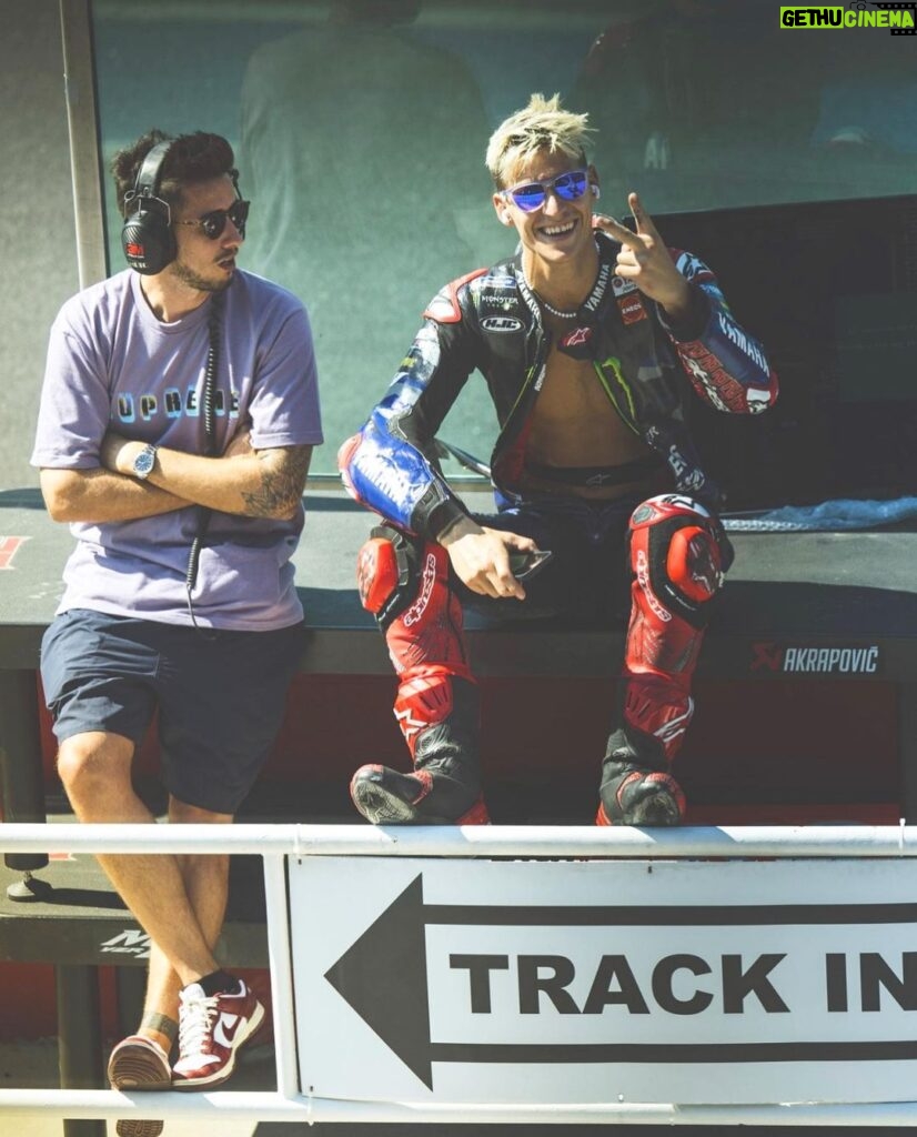 Fabio Quartararo Instagram - 🇮🇹 DUMPPP - 🙂 - Calling DR3 🤌 - Meeting 🤓 - Fan boy - Willy’s birthday routine 🎂 - Tommy Sannnn ! - When she’s home alone 🌪️💨😆 - Be happy ! ✌🏼 - Braking in turn 1 - 🐢 Misano World Circuit